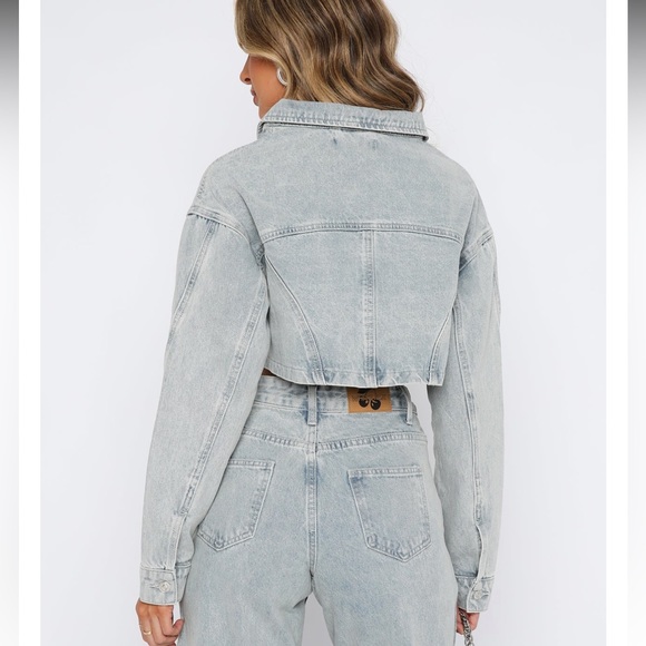 White Fox Boutique Acid Wash Denim Jacket Cropped - Picture 3 of 4